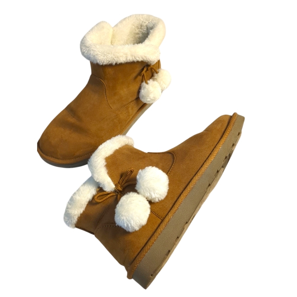 Arizona Jeans Memory Foam Pom Pom Booties SZ 9M - Picture 3 of 5
